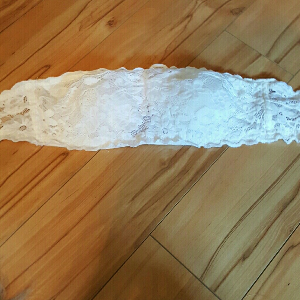 Lace strapless bra